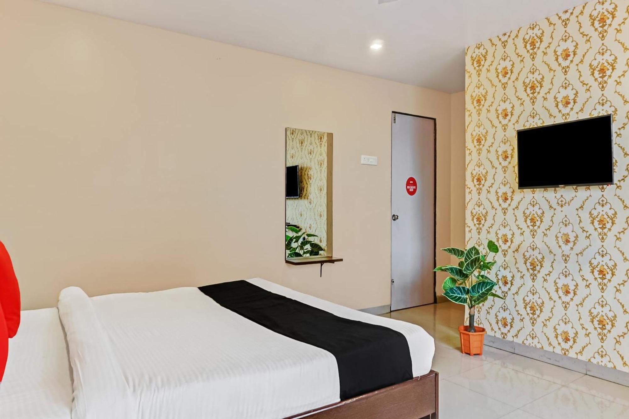 Hotel O Log Inn Plaza Near Eon It Park Pune Exterior foto