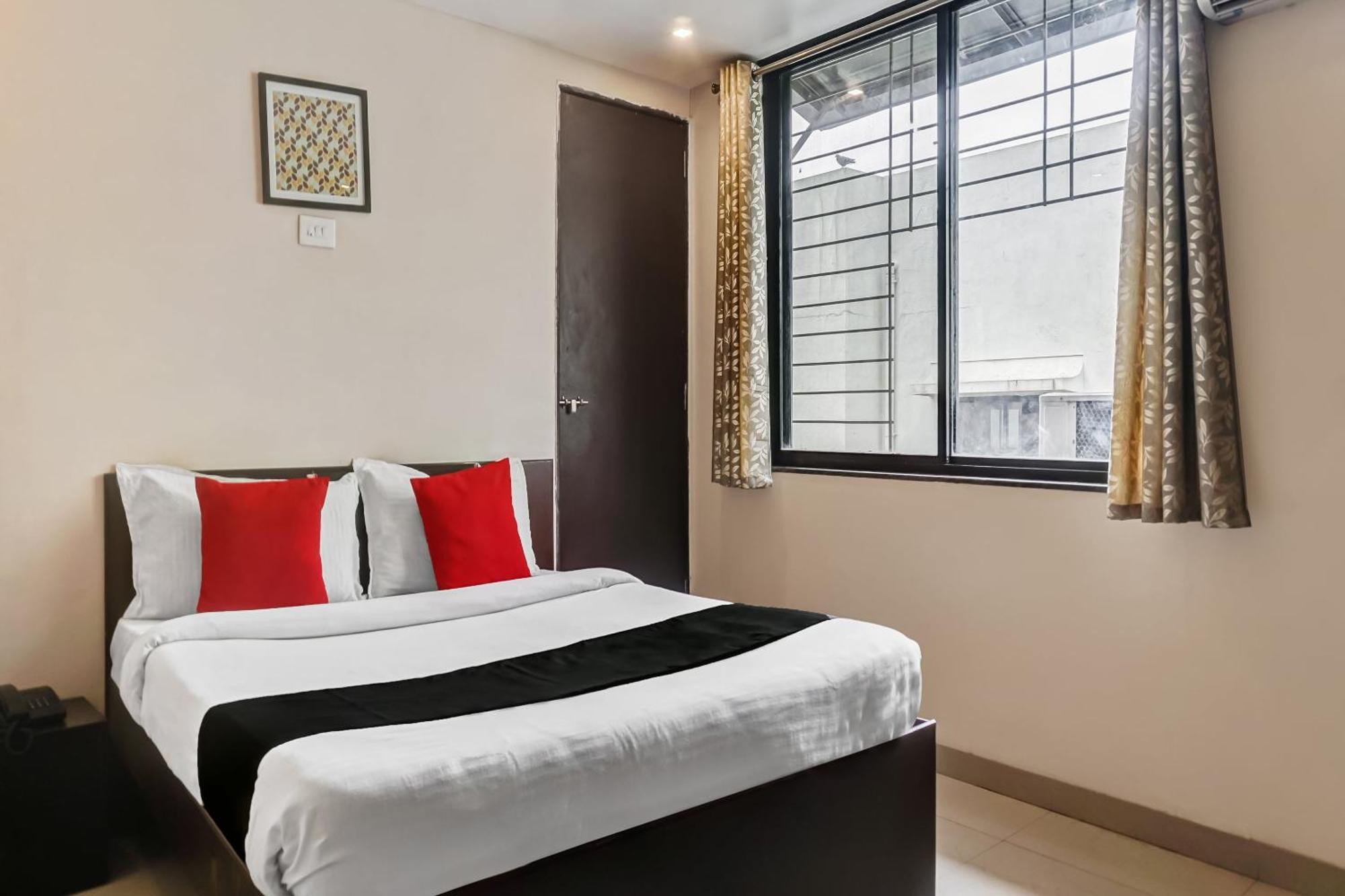 Hotel O Log Inn Plaza Near Eon It Park Pune Exterior foto
